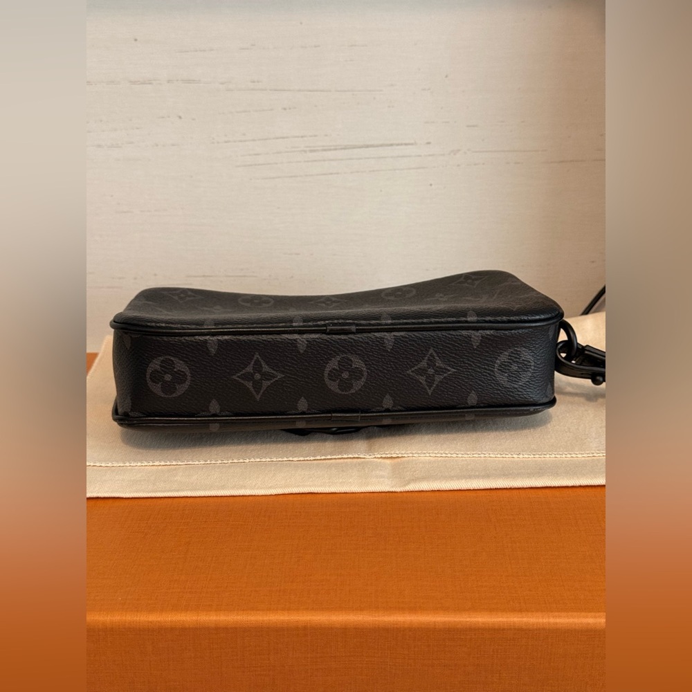 Louis Vuitton Eclipse Monogram Volga wristlet Bag - Picture 4 of 9